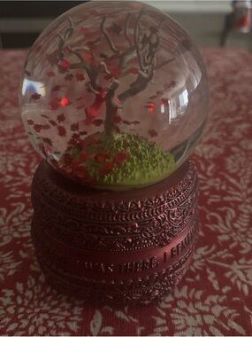 Taylor Swift Red Snowglobe